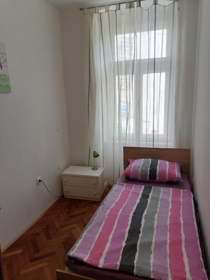Kupus By Arena Apartment พูลา ภายนอก รูปภาพ