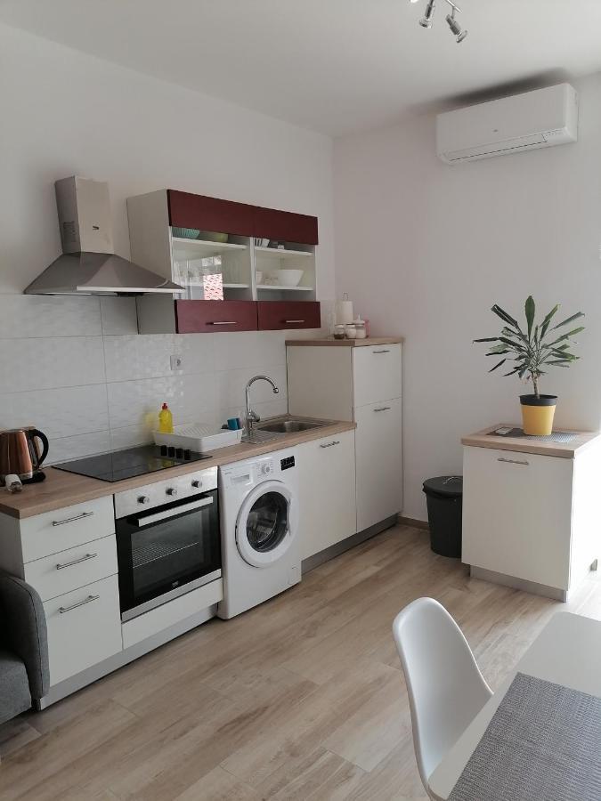 Kupus By Arena Apartment พูลา ภายนอก รูปภาพ