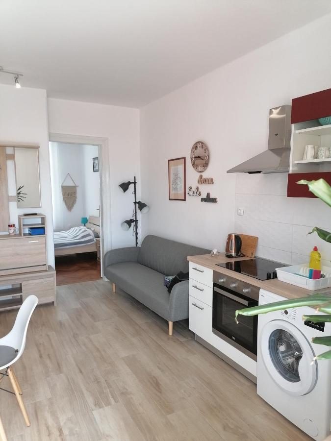 Kupus By Arena Apartment พูลา ภายนอก รูปภาพ